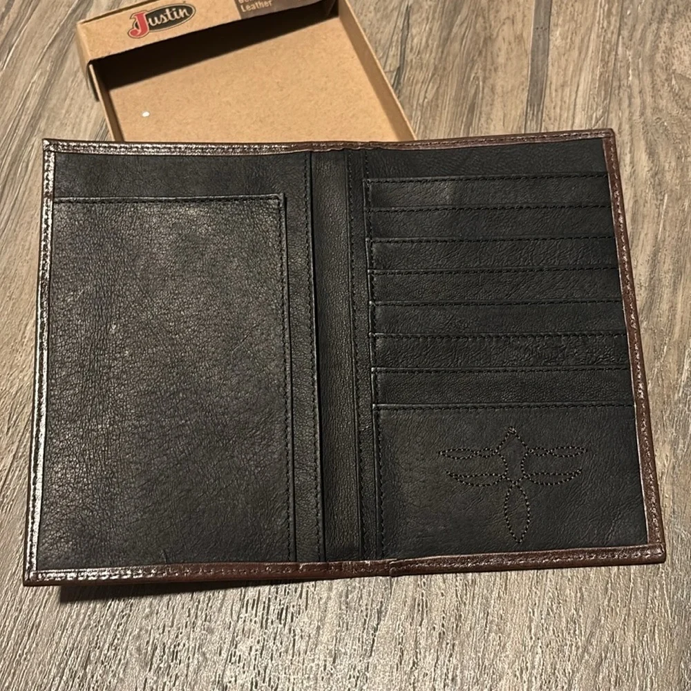 Justin Rodeo Genuine Leather Low Profile,RFID,8 card slots,slip pockets,Concho
